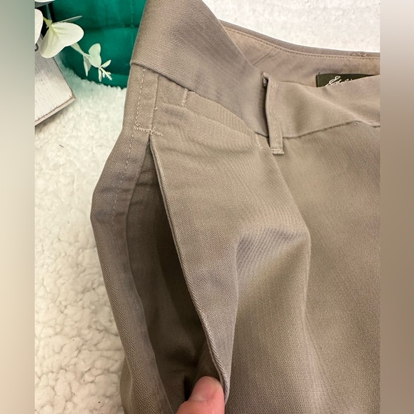 Women’s Eddie Bauer Mercer Fit wrinkle resistant pants. Size 2. - Picture 3 of 11